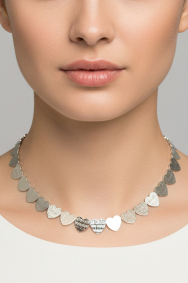 Kalp Form Plaka Detayli Gümüs Kolye